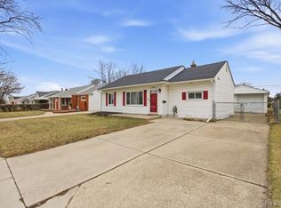 27320 Grandmont St, Roseville, MI