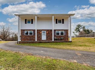 809 Ridgecrest Rd, Johnson City, TN 37604