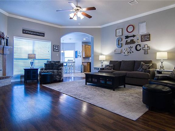 4th image of 909 Oakmont Dr