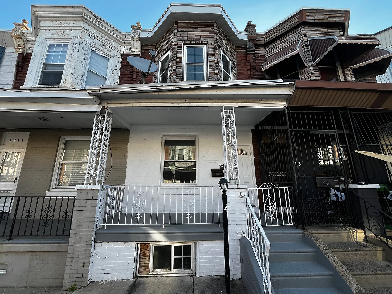 3 bed, 956 sqft, $1,450 — Photo 1