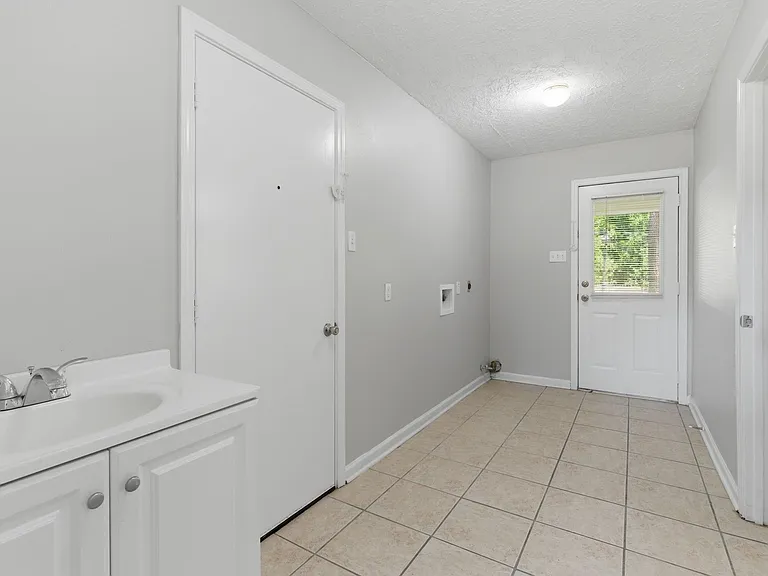1122 Tigris Ln — Photo 23