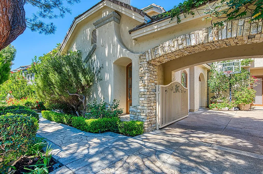 5 bed, 4.5 bath, 5070 sqft, $20,000 — Photo 4