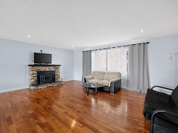 3rd image of 106 Emery Way