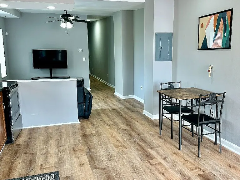 100 S Bouldin St #2 — Photo 3