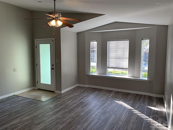 4th image of 2946 Meredith Dr