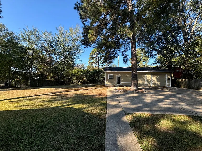 9434 Palmetto Ln — Photo 1