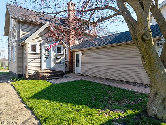 3rd image of 3115 2nd St NW