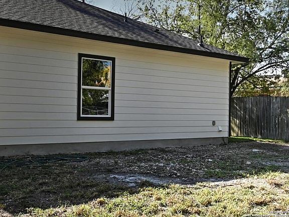 5th image of 1447 Crystal St