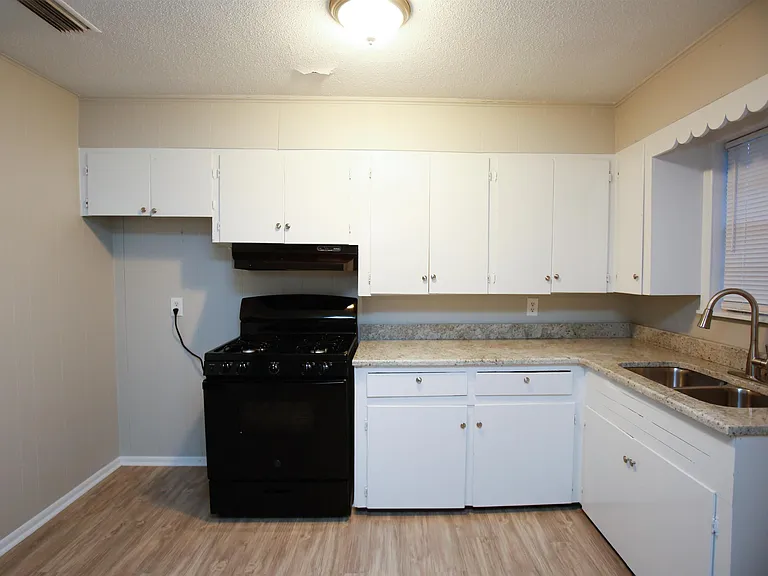 3219 Potter St — Photo 3
