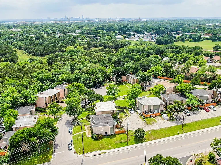 6406 Chimney Creek Cir #B — Photo 1