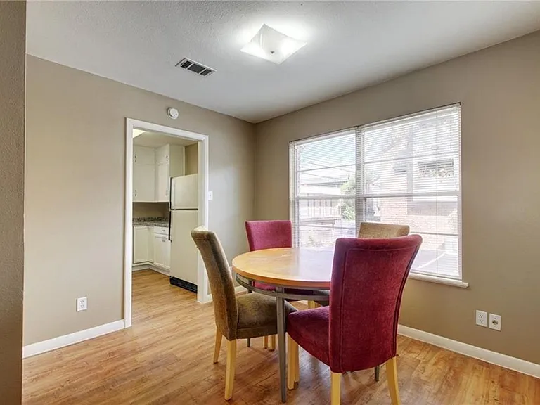 507 Bellevue Pl #B — Photo 9