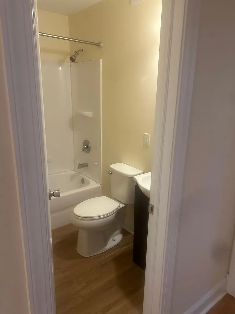 2409 Floyd Avenue — Photo 4