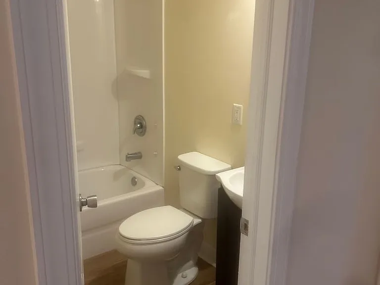 2409 Floyd Avenue — Photo 4