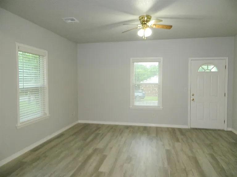 1302 W Exchange St — Photo 9