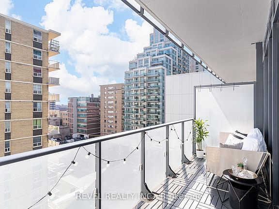 4th image of 185 Roehampton Ave #609