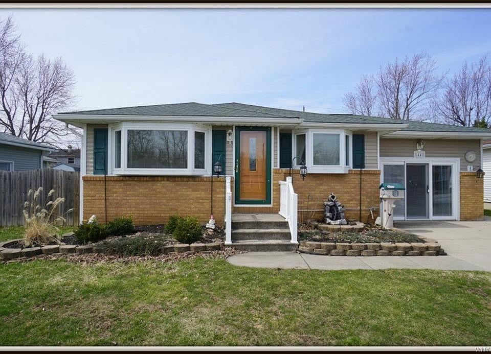 1st image of 44 Mayberry Dr E