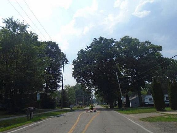 Exterior Neighborhood (street photo)