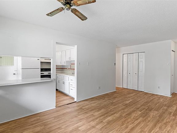 5th image of 7583 Hazelcrest Dr