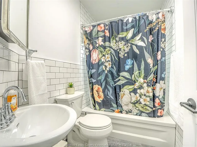 106 Marentette Dr — Photo 28
