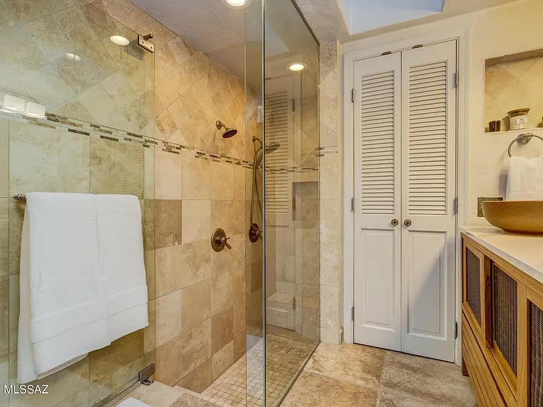 1228 N Norton Ave — Photo 7