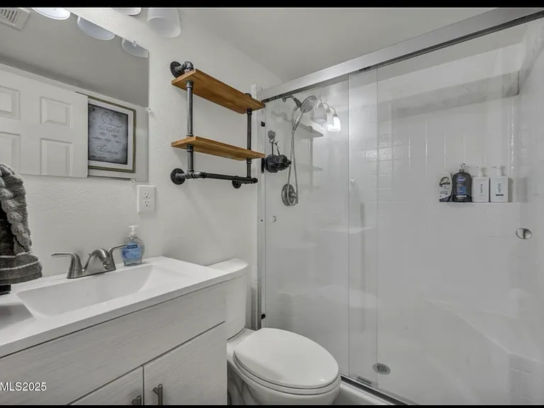 442 E 7th St #2 — Photo 3