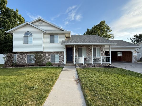 1656 E Mountain View Dr