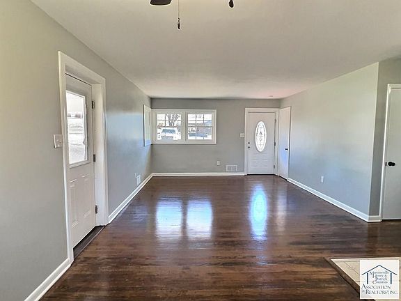 5th image of 295 Rosewood Ave