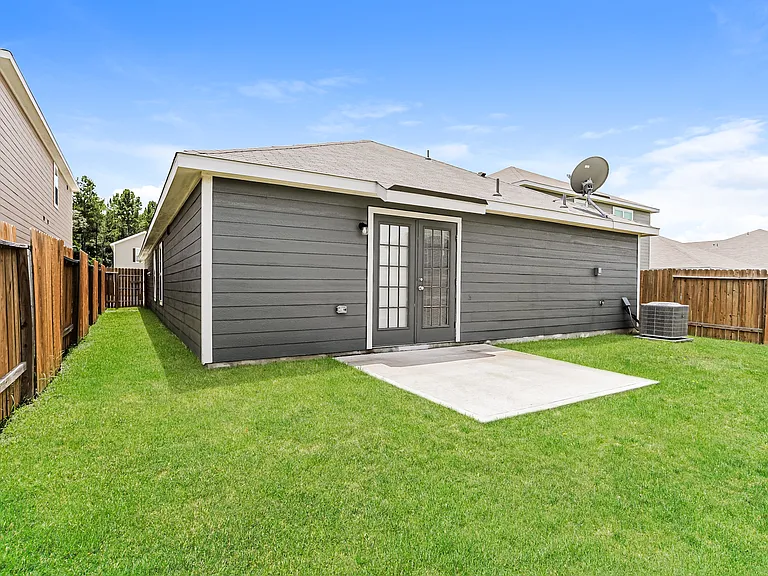 26816 Steinbeck Dr — Photo 17