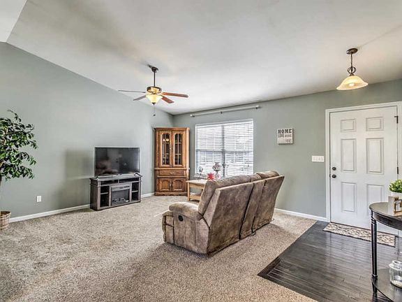 2nd image of 411 Cuivre Valley Dr