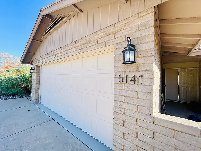 5141 E Blanche Dr — Photo 3