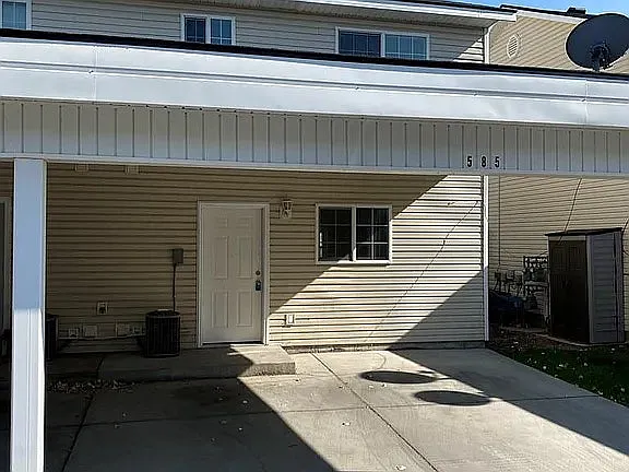 586 Legacy Ln — Photo 12