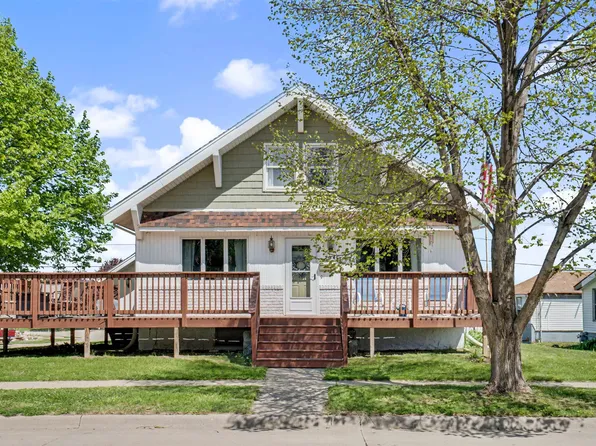 704 2nd Ave SE, Dyersville, IA 52040