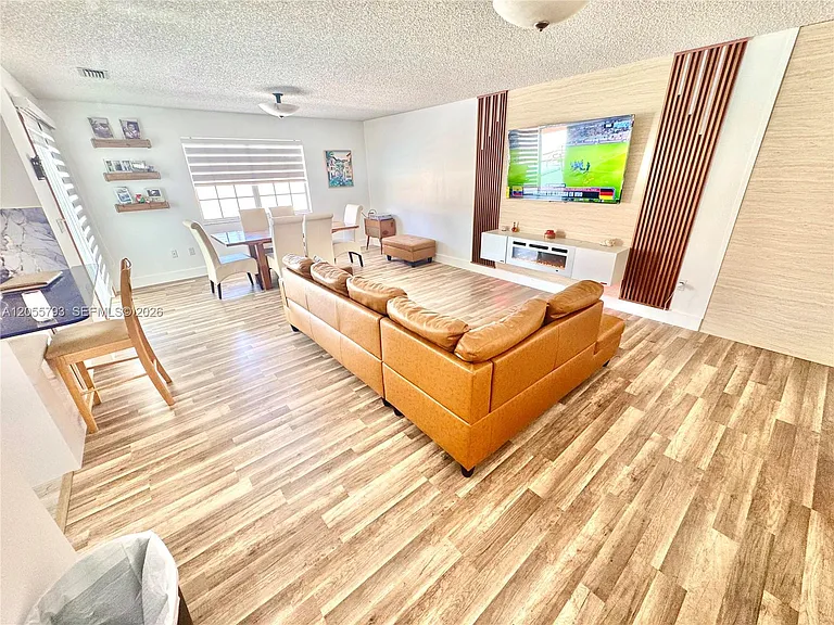 18701 Wentworth Dr — Photo 9