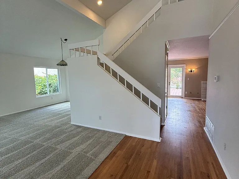 2604 Jacaranda Ave — Photo 2