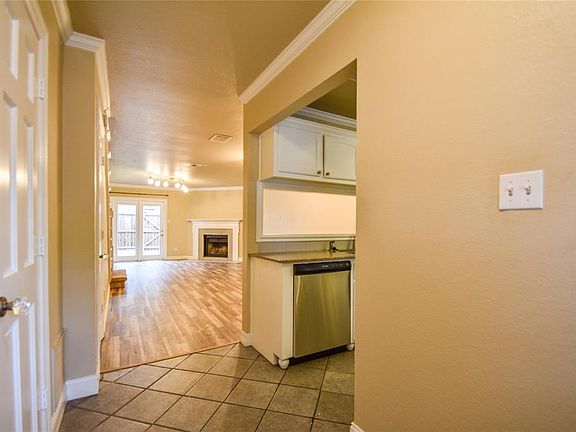 3rd image of 87 Winchester Dr