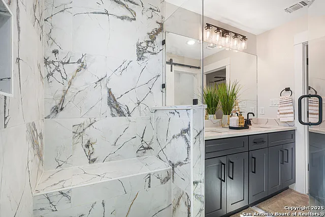 1021 S Hackberry St #201 — Photo 13