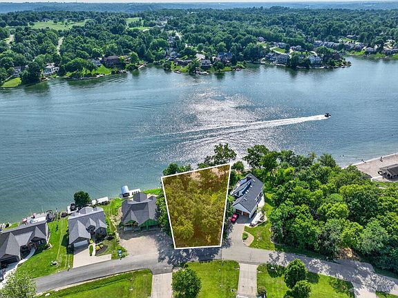 2nd image of 1525 Lakeview Dr