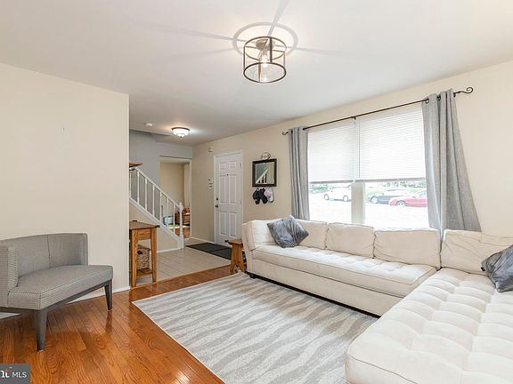 4th image of 301 Crescent Hill Dr