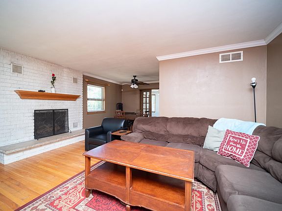 3rd image of 3223 Basswood St