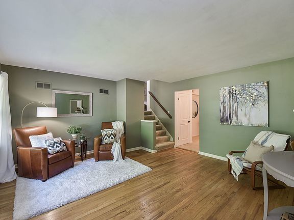 2nd image of 419 S Knollwood Dr