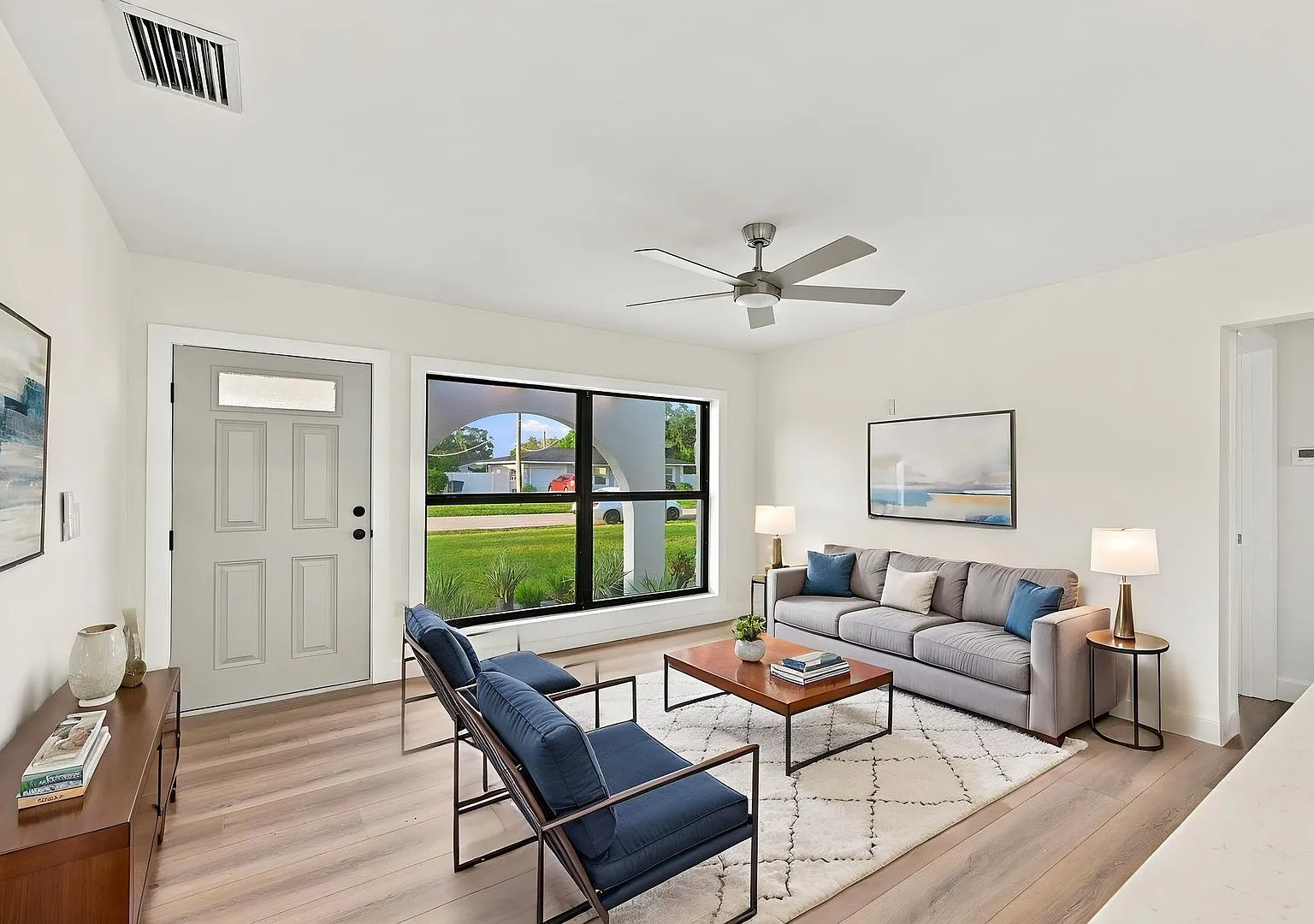Completely Renovated 3/2 — Photo 4