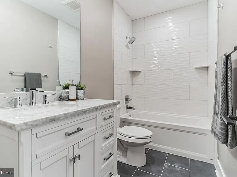 2710 Latona St — Photo 10