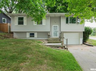 5218 Brown St, Davenport, IA 52806