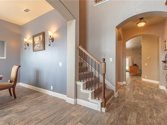4th image of 1910 Bay Laurel Dr