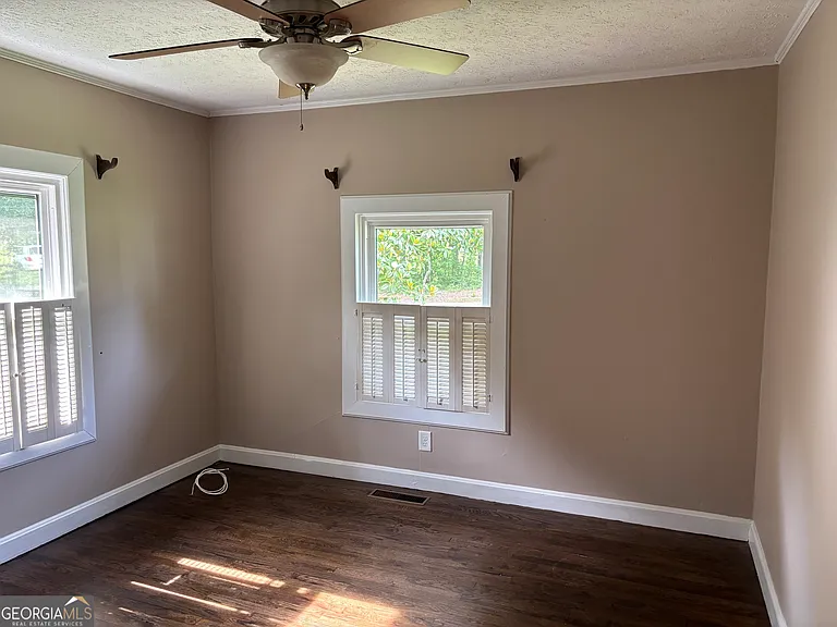 1402 Dewey St — Photo 22