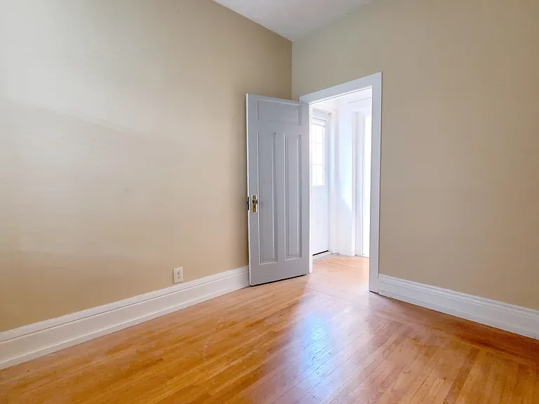116 Fairholt Rd S #2 — Photo 17