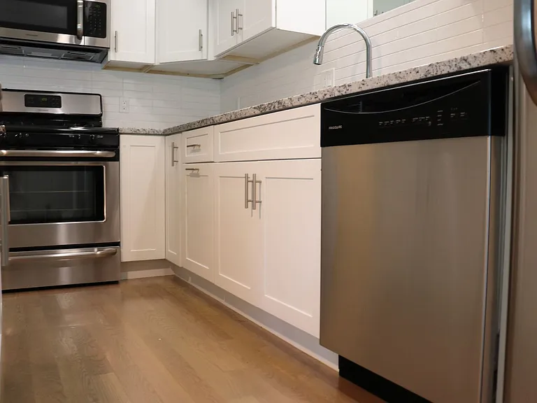 39 Glenwood Ave — Photo 4