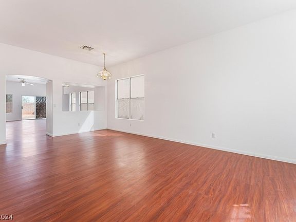 3rd image of 3848 Crest Horn Dr
