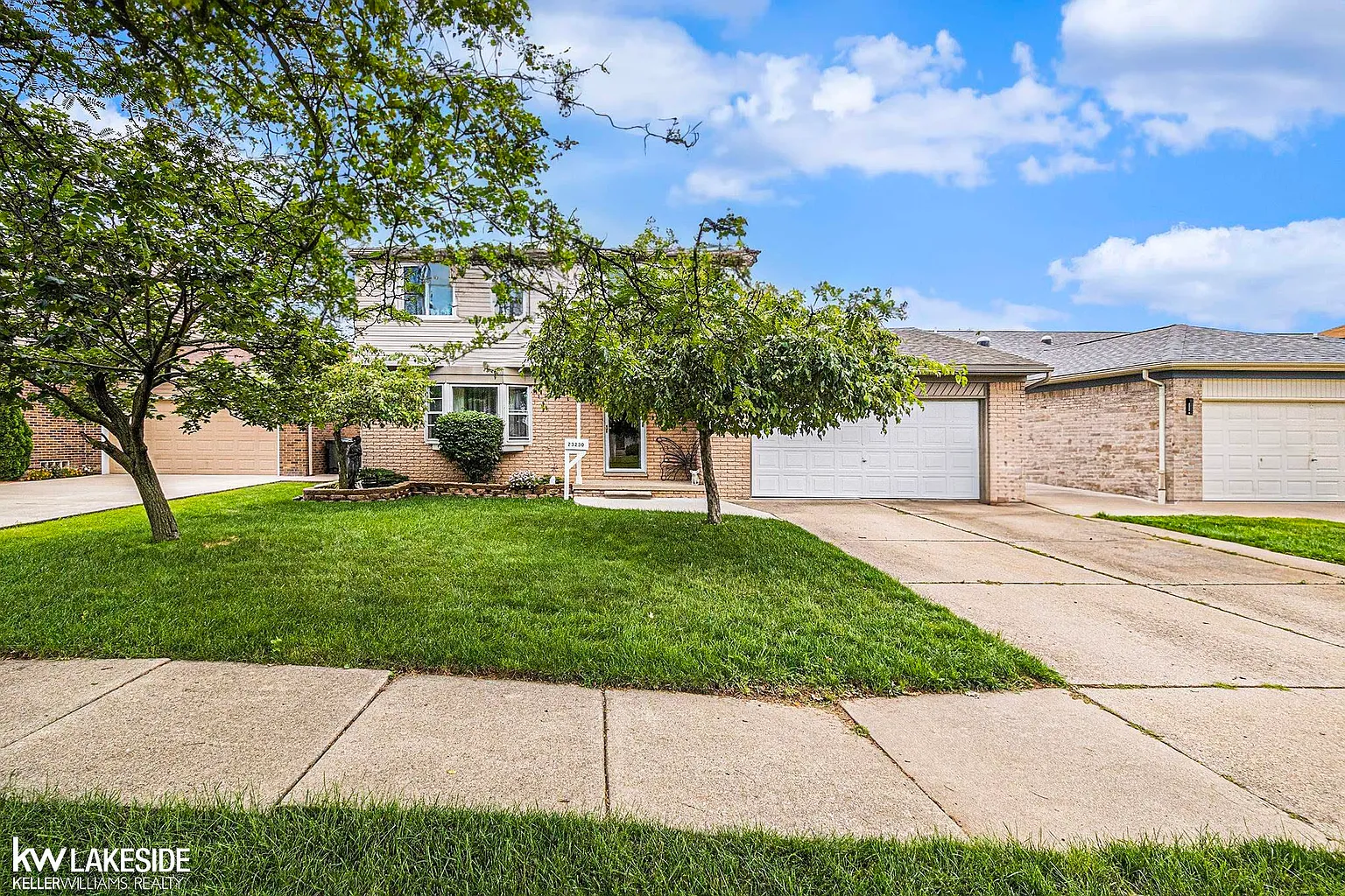 23230 Harmon St photo 1