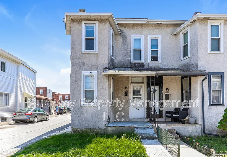15 Marshall Ave — Photo 1